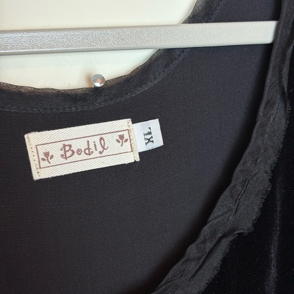 Chic Black Sleeveless Tank Top - Picture 5 of 8